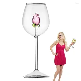 Taglie di vino bicchieri con rosa all'interno di grandi vetro europeo borunde nera gambo nero galubile rosso fiore champagne