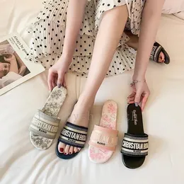 Designer Slippers Women Sandals Flat Slipper Embroidered Dazzle Letter Print Shoes Easy Slide Fashion Slipper Rubber Mules Easy Summer Beach Flip Flops Size35-42