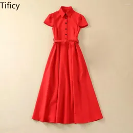 Lässige Kleider Tificy Runway Show 2024 Frühlings-/Sommer -Frauenkleidung Revers Kurzärmel rote Manschetten Schlitze große Saum Taille hoch