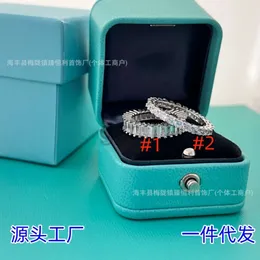 Desginer Tiffanyjewelry Bracelett Family Ring S925 Pure Silver Ring Mens and Womens Diamond Ring Set med Zircon Full Diamond T Family samma stil