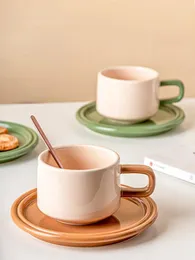 Tassen Nordic Coffee Tasse und Untertassen -Set Retro Farbpassende Keramik Teetasse Tablett 250 ml exquisites Frühstück Haferflocken