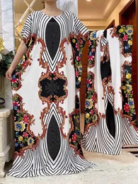 Ethnische Kleidung muslimische Batik -Baumwollstoff -Kleider mit großem Schal für Frauen 2023 Sommer kurzer Slve Femme Robe Afrikaner Traditioneller Abayas T240510