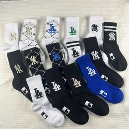 الجوارب للرجال النسخة الكورية MLB رسالة كبيرة مطرزة منشفة أسفل الرجال والجوارب الرياضية النسائية Yankees NY Full Label Socks Baseball Socks INS Y9KY