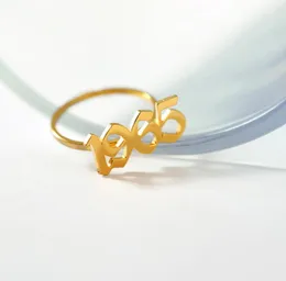 Niestandardowe pierścionki dla kobiet spersonalizowane liczba lat angielskie czcionki ze stali nierdzewnej złote damskie damskie palce bff biżuteria 3319884