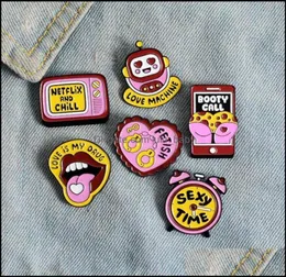 Pins Spettoni gioielli giallo smalto giallo robot orologio robot orologio buheart badge custom jeans camicia camicia camicia regalo di moda consegna 8076709