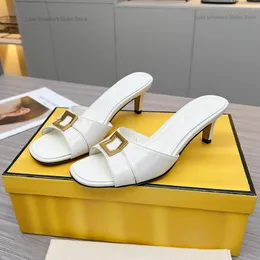 Summer Plack tofflor glid på 55 mm hög klack med öppen tå utomhus mulor casual sko kvinnors lyxdesigners fabrikskor med låda