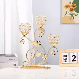 1pc 3 الأسلحة Golden Metal Candle Holder Candelabra Vintage زهرة على شكل شمعدان لجدول الزفاف حفلة عيد ميلاد 240429