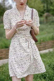 Partykleider Französisch Kikyo Kleid fragmentierte Blume V-Ausschnitt 2024 Taille Fit Break Frühling