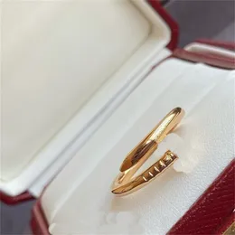Mode Designerringe für Frauen 18k plattiert Gold Ring Thin Twisted Classic Multicolors Populäres Accessoires Luxusringe Premium-Legierung Schmuck Größe 5-8 ZL015 C4