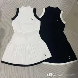 2024 Luxury Brand Women Designer Two Piece Dress New Round Neck Temperament Small Slim Knit Vest+pleated Skirt