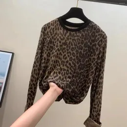 Tampo de estampa de leopardo para mulheres de camisa pequena de camisa pequena camada interna de mangas compridas na barriga de estilo ocidental que cobre o fundo 2024