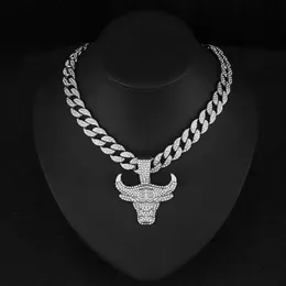 Mode Animal Bull Head Pendant Hip Hop Street Rap Style Full Diamond 15mm Watch Buckle Jewelry Cuban Chain Designers Create Holiday Presenttillbehör