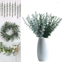 Flores decorativas 1PC Eucalipto artificial deixa galhos verdes de plantas falsas para festas de casamento Mesa de jardim de casas decoração DIY