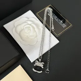 Fashion Charm Women Pendant Necklaces Luxury Design Brand Letter Necklace Inlaid Cystal Weater Chains Link Chain Edding Jewelry B108