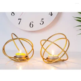 Candele Candele moderne bassa bassatrice geometrica Gold Candlestick Tea Light Crafts for Home Party Decor DECT Ornaments Oggetto