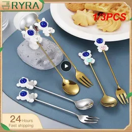 Forks 1/3PCS Cake Fruit Doll Löffel Style Special Geschenk Dessert Schaufel Cartoon Abendessen Gabel Mischung