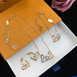 Tasarımcı kolye tarzı kolye takılar klasik pop moda online ünlü bağlantı elemanı kolye bilezik çivisi küpeler set parti hediyesi