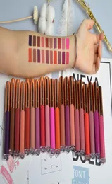 Sprzedawaj niestandardową etykietę makijażu makijażu pomadki Whole 30 kolorów okrągłe różowe złoto wodoodporne Velet Matte Lipgloss Lipstick B4611113