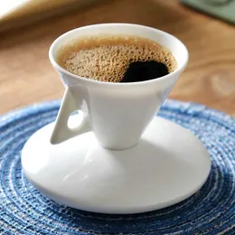 컵 접시는 가벼운 고급 뼈 중국 원뿔 에스프레소 샷 컵 세라믹 피라미드 작은 블랙 커피 머그잔 및 접시 세트 Demitasse Teacup