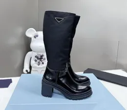 2022SS Designer Women Nylon Bright Leather Boots Монолит блестящие боевые туфли Hailf Outdoor Толстое дно в длину средней длины 7863876