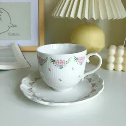 Filiżanki spodki Vintage Flower Ceramic Kubki ulga Rose Band Tea Cup kubek kawa i spodek ręka szczypta relaks relaks