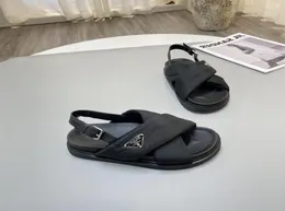 Sandálias planas sandálias Mulheres 2022 Verão Famoso Sapatos recém -panos cruzados amarrados de pé aberto Lady Sandal Holiday Casual Beach Shoes OACWK5957842