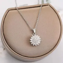 Pendant Necklaces Retro Charm Sunflower Smart Necklace Womens Fashion Rotating Sunflower Small Fresh Mori Hope Flower Clavicle Chain Holiday Gift