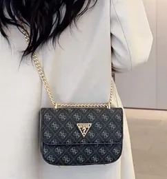Neue Mode Frauen Umhängetasche Einfache Kette Textur kleiner Quadratbeutel Licht Luxus Party Crossbody Bag Geldbörsen und Handtaschen