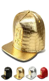 2017 luksusowe 50 -procentowe czapki baseballowe Faux skórzane złotą złotą nokrinestone cockade krokodyl paski HATS HIP HOP DJ RAP HATS Men Men Prezent 6835067