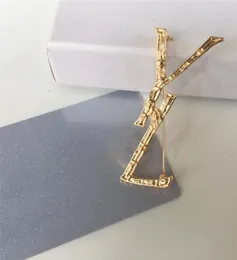 Премиум -модельеры дизайнеры Womne Brooch Gold Jewelry Ladies Dress Pins Pins Женские жемчужные броши