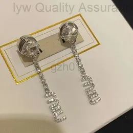 Desginer Mui Mui 디자이너 Miuimiui Earrings New Miao 부모 펜던트 실버 니들 귀 스터드 여성 프랑스 가벼운 고급 고급 감각 시하이 다이아몬드 귀걸이 및 E