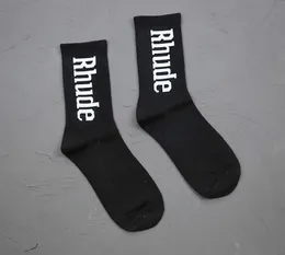 Rhude Socks Men Socks Calcetines Womener Luxury عالية الجودة عالية الجودة من القطن النقي للعلامة التجارية التمثيلية مزيل العرق التمثيل العرق للعرق دعنا في الهواء فئة 1S