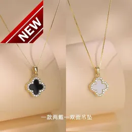 New Van Clover Necklace Designer a quattro foglie Clover a sospensione a doppia faccia a doppio lato per donne 925 Sterling Silver Summer Summer Temperamento di lusso Versatile Catena di colletti versatili