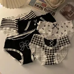 Kobiety majtki 5 szt. Kobieta bielizna dla kobiet koronkowa Koreańska Koreańska Mid Rise Pack Set Studenci Candygirl 2024 Cute Bow Summer Brieci