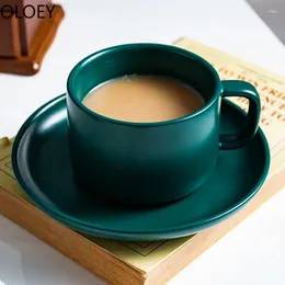 Kubki ręcznie robione kubek do kawy China Nordic Porcelna Zielona Enami Tazas Para Cafe Popołudniowe filiżanki herbaty i zestaw