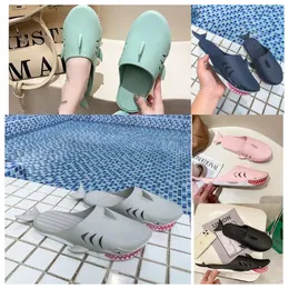 2024 Nowy projektant kreatywny dziwaczny rekin czarny biały zielony zielony różowy sandał rodzina rodzic-dziecko zużycie na zewnątrz letniego anty poślizgu sandały Baotou pary kapcie plażowe