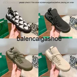 bottegaa buty do biegania buty do biegania Ripple Tech Knit Sneaker luksusowe męskie trampki ślizganie się na czarnym optycznym białym khaki cukrow cukrow Venetas men kobiety mody trener mody