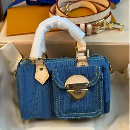 Designer denimpåse Vintage Women Cross Body Handväskor Luxury Shopping Bag Hobo Shoulder Bags Mirror Quality Mini Moon Denim Flower Messenger Purses