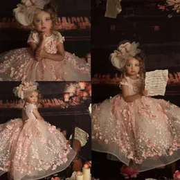 2020 Söt tjej Pageant Dresses Jewel Neck 3D Floral Appliced ​​Pärled Flower Girl Gowns Kort ärm Open Back Sweep Train Birthday Gow 288K