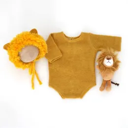 Kläder sätter nyfödda fotografier Animalkläder Lion Doll Plush Hump Hoppsuit svans 4-stycken Set pojkar och flickor baby foton rekvisita klädl2405