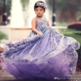 2022 Pretty Lavender Ball Gown Flower Girl Dresses Beaded V Neck Backless 유아 대회 가운 Tulle Sweep Train Kids Prom Dress BC074 307I