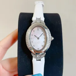 女性の豪華な時計クォーツムーブメントレザーブレスレットレディデザイナー高品質の愛好家ウィストウォッチダイヤモンドベゼル30mmレディースミニ腕時計モントレデフルク