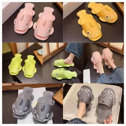 New top Designer Funny Personalized Slippers Men Wearing Externally in Summer Home pink green Non slip Soft Sole Couples Stepping Feeling Cool sandal for Women