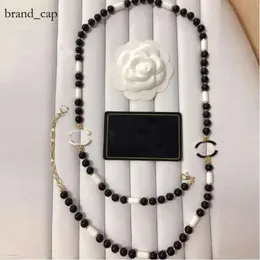 chanells Style Simple Luxury Designer Pendants قلادات قلادات أسود وأبيض كريستال لؤلؤة لؤلؤة C قلادة قلادة سلسلة سترة سلسلة المجوهرات 098