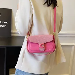 Stuffa da donna primaverile Lettera di moda di moda versatile Design della borsa da sella con spalla singola colore solido BASSA CROVE CROVE
