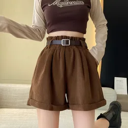 Autumn Winter Woman Corduroy Shorts With Belt 2023 Elastic midja Löst Crimping Vintage Kortbyxor för stövlar 240510