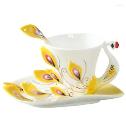 Canecas criativas 1 conjunto de pavões pavões pinos de café Cerâmica China 3D Color esmalte a xícara de porcelana com e colher