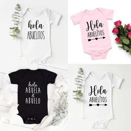 ロンパーズ・ホリー・アブエロ・イ・アブエラ妊娠はタイトフィットのベビージャンプスーツを発表し、両親とbabiesl2405のためのシャワーギフトを発表する