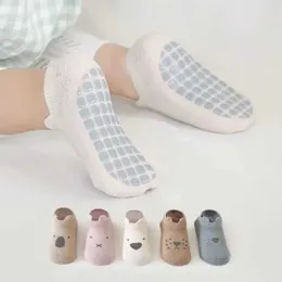 Barnstrumpor Baby Socks Cute Cartoon Short Ankle Socks For Smo Children Boys and Girls Spring and Summer Breattable och Non Slip Floor Socks D240513