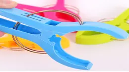 4pcs Plastic Plastic Color Clips пляжные полотенце зажим, чтобы предотвратить ветер.